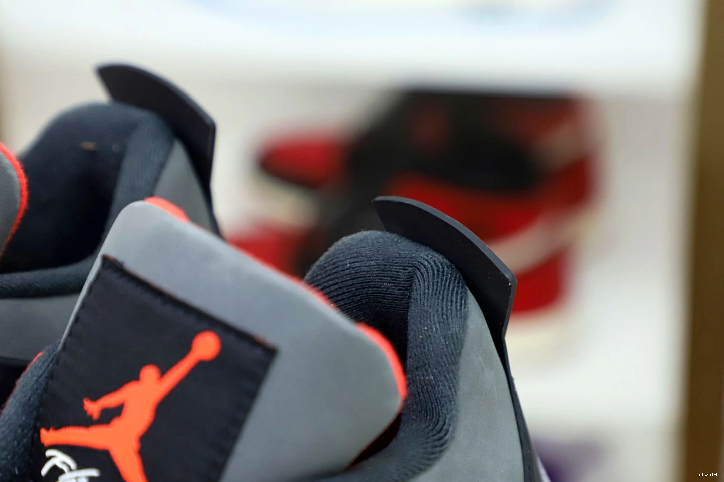 INFRARED AIR JORDAN 4 0215